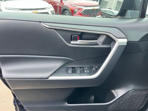 Used 2025 Toyota RAV4 XLE image 20