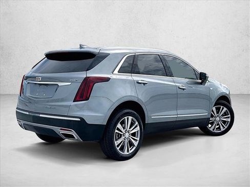 Used 2023 Cadillac XT5 Premium Luxury FWD image 2