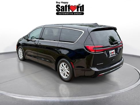 Used 2024 Chrysler Pacifica Touring-L FWD image 5
