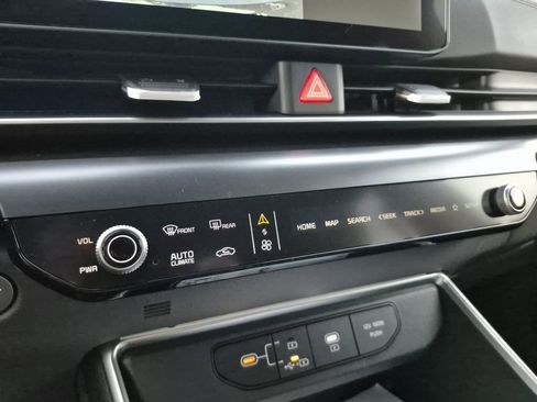 New 2026 Kia Carnival LXS FWD image 21