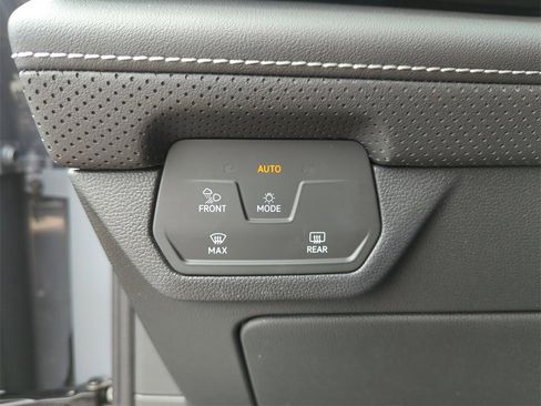 New 2026 Volkswagen Atlas SE image 37