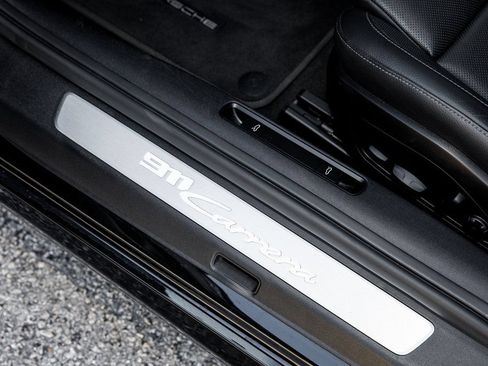 Used 2025 Porsche 911 Carrera RWD image 19