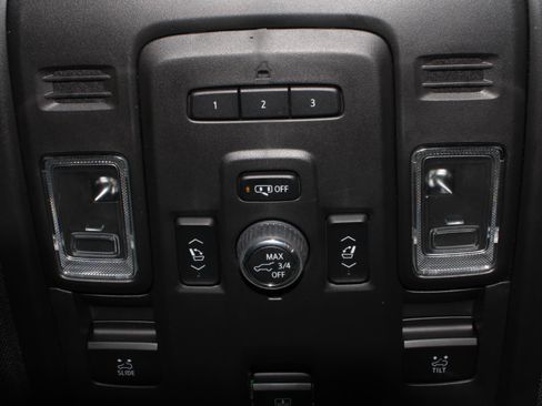 Used 2022 Chevrolet Tahoe Z71 w/ Luxury Package image 13