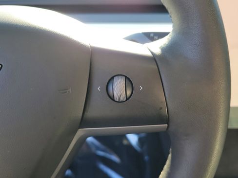 Used 2023 Tesla Model 3 Standard Range image 16