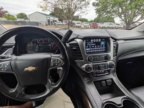 Used 2017 Chevrolet Suburban LT AWD/4WD image 16