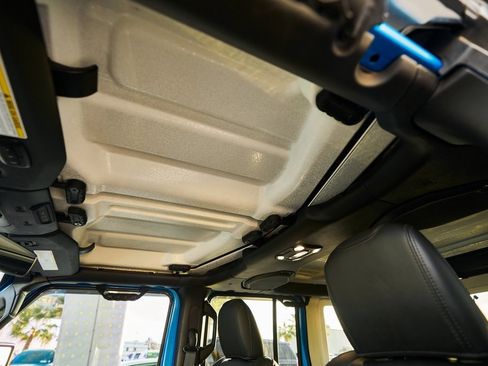 Used 2022 Jeep Wrangler Unlimited Sahara image 31