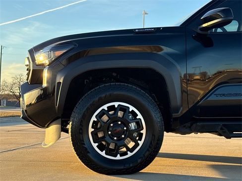Used 2025 Toyota Tacoma TRD Off-Road image 6