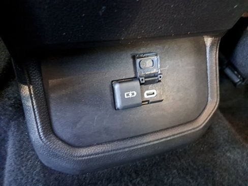 Certified 2023 Toyota Highlander LE image 9