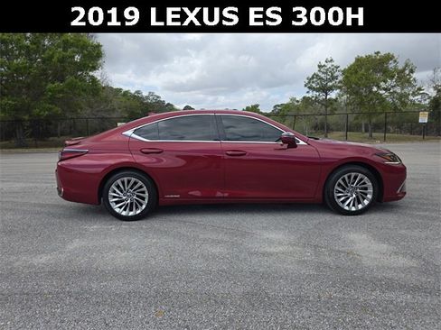 Used 2019 Lexus ES 300h w/ Accessory Package 2 image 2
