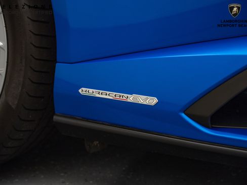 Used 2024 Lamborghini Huracan EVO image 5