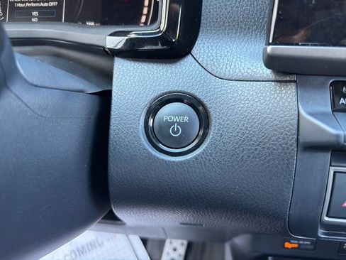 Used 2025 Toyota Camry SE AWD/4WD image 30