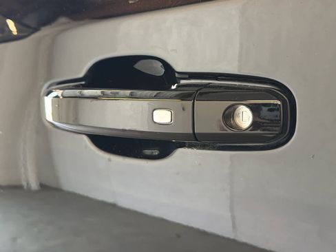 Used 2020 Chevrolet Silverado 1500 LT w/ Texas Edition image 11