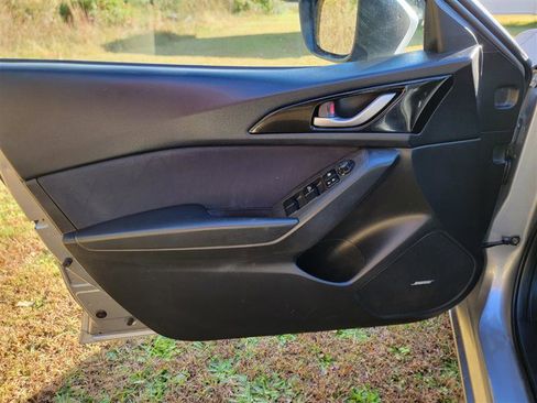 Used 2014 MAZDA MAZDA3 i Touring w/ Technology Package image 12