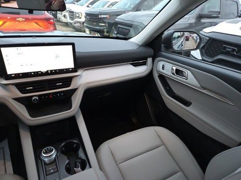 New 2026 Ford Explorer Active image 18