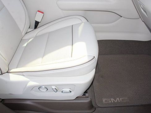 Used 2021 GMC Yukon XL Denali w/ Denali Premium Package image 18