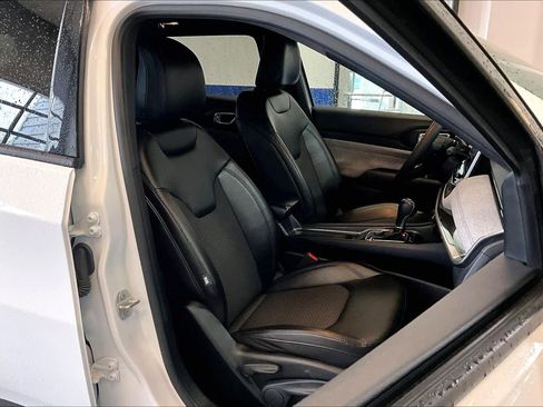 Used 2024 Jeep Compass Latitude AWD/4WD image 8