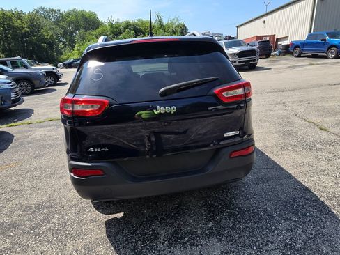 Used 2016 Jeep Cherokee Latitude AWD/4WD image 6