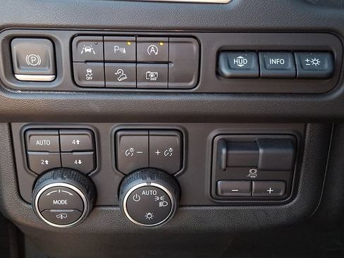 Used 2024 Chevrolet Tahoe High Country AWD/4WD image 21