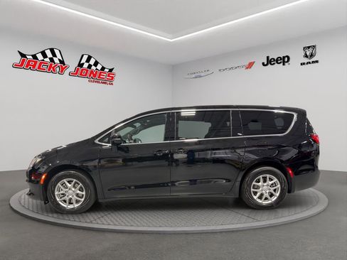 New 2026 Chrysler Voyager LX image 2