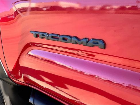 Used 2020 Toyota Tacoma TRD Off-Road image 32