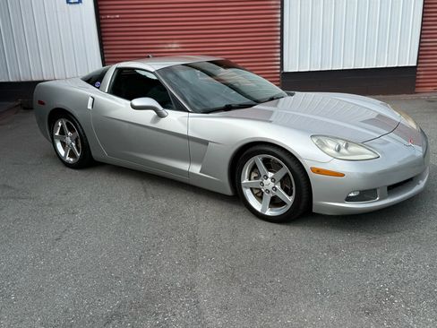 Used 2005 Chevrolet Corvette Coupe w/ Preferred Equipment Group image 9
