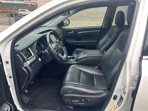 Used 2019 Toyota Highlander Limited image 13