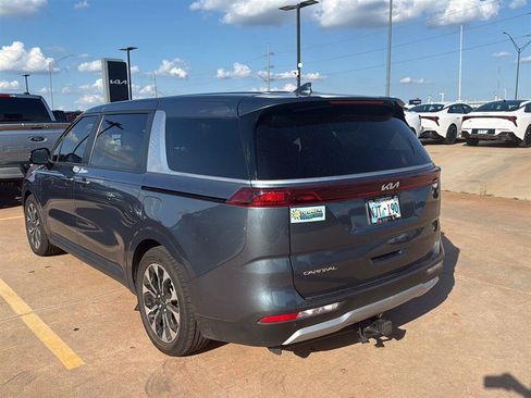 Used 2023 Kia Carnival EX FWD image 11