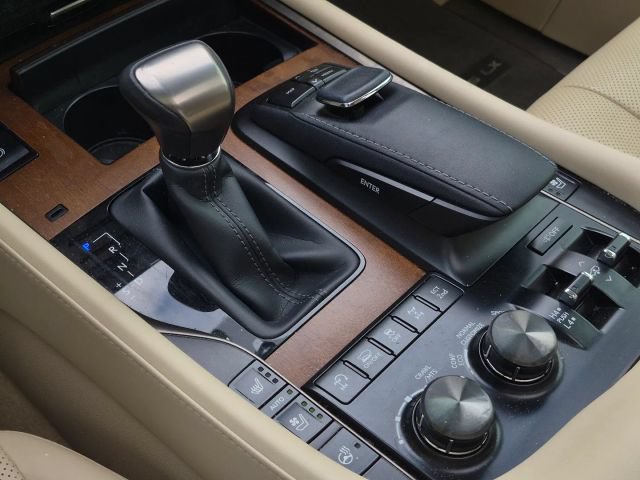 Used 2020 Lexus LX 570 4WD w/ Luxury Package image 22