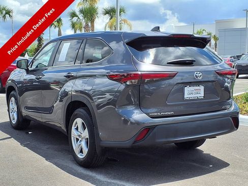 Used 2024 Toyota Highlander LE AWD/4WD image 5