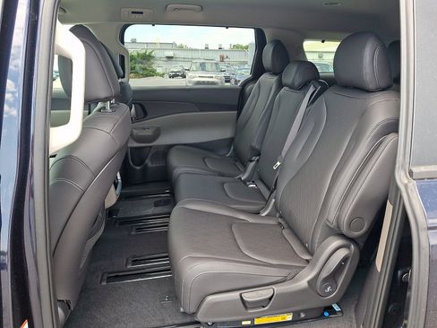 New 2026 Kia Carnival EX FWD image 6
