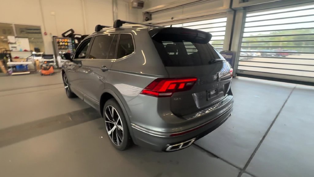 Used 2024 Volkswagen Tiguan SEL R-Line AWD/4WD image 9