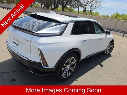 Used 2024 Cadillac Lyriq Luxury RWD image 3