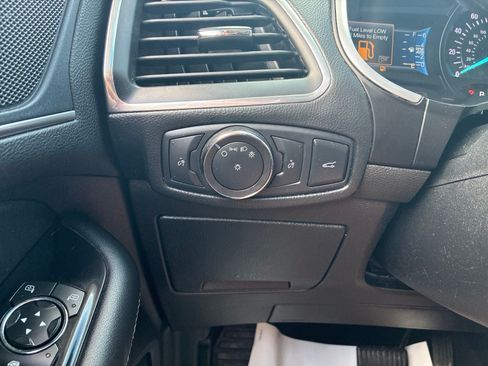 Used 2018 Ford Edge Titanium w/ Cold Weather Package FWD image 28