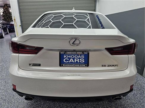 Used 2016 Lexus IS 200t Base 4dr Sedan image 4