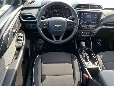 Used 2023 Chevrolet TrailBlazer LT w/ Convenience Package FWD image 11