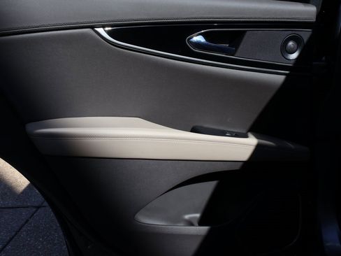 Used 2023 Lincoln Nautilus Reserve w/ Equipment Group 201A image 18