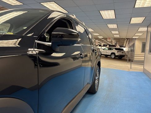 Used 2023 Nissan Pathfinder SL image 17