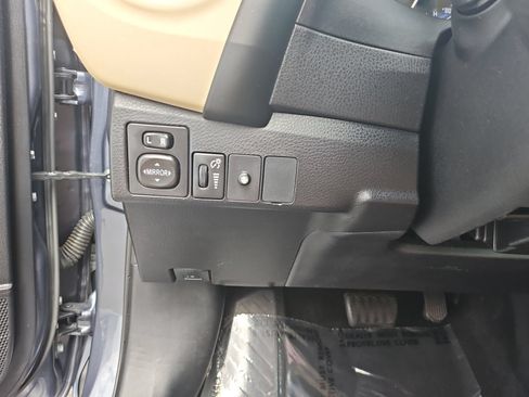 Used 2017 Toyota Corolla LE FWD image 23