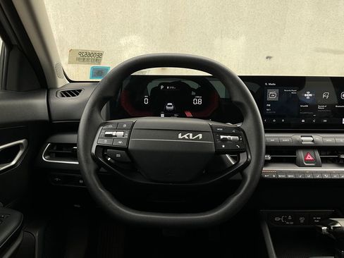 Used 2025 Kia K4 LXS image 33