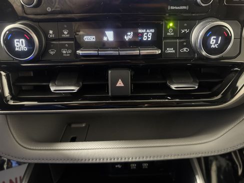 Used 2020 Toyota Highlander L AWD/4WD image 21