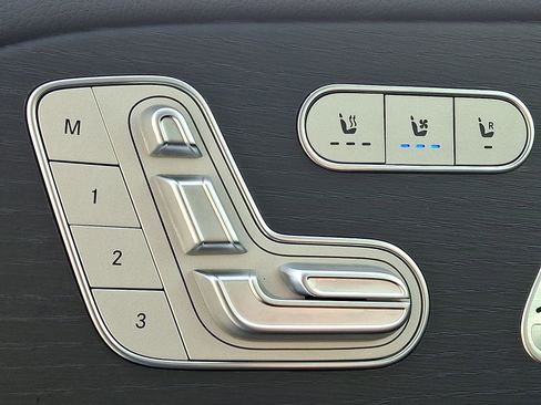 Certified 2025 Mercedes-Benz GLS 450 4MATIC image 25