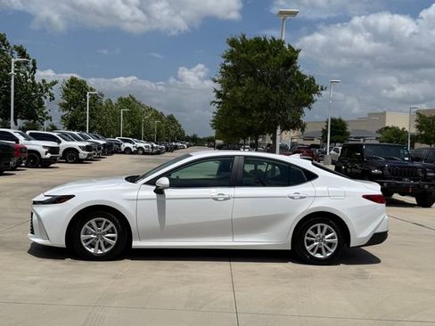Used 2026 Toyota Camry LE FWD image 7