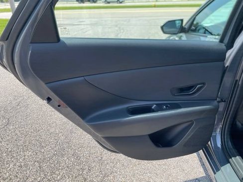 Used 2025 Hyundai Elantra Sport FWD image 22