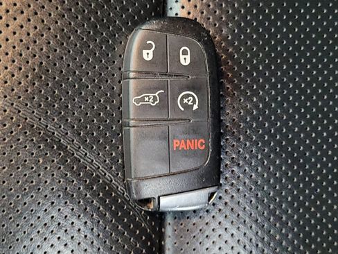 Used 2020 Jeep Grand Cherokee Limited w/ Luxury Group II RWD image 32