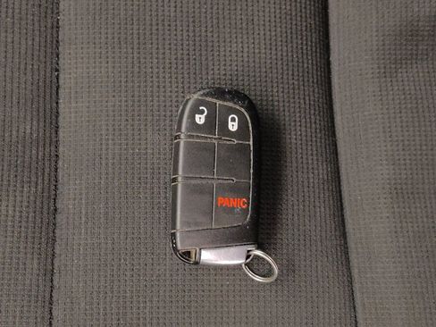 Used 2017 Jeep Grand Cherokee Laredo RWD image 32