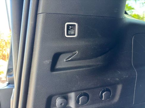 Used 2024 Jeep Wagoneer L Series II w/ Flexible Seating Group AWD/4WD image 7