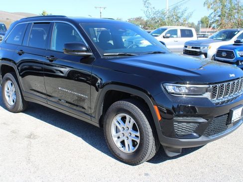 Used 2025 Jeep Grand Cherokee Laredo w/ Luxury Tech Group I image 3
