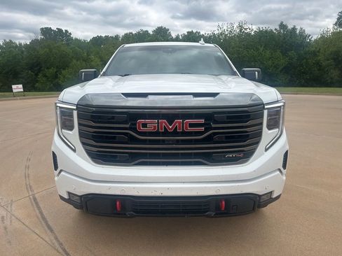 Used 2024 GMC Sierra 1500 AT4 w/ Technology Package AWD/4WD image 9