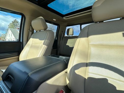 Used 2018 Ford F250 Lariat w/ Lariat Ultimate Package image 27