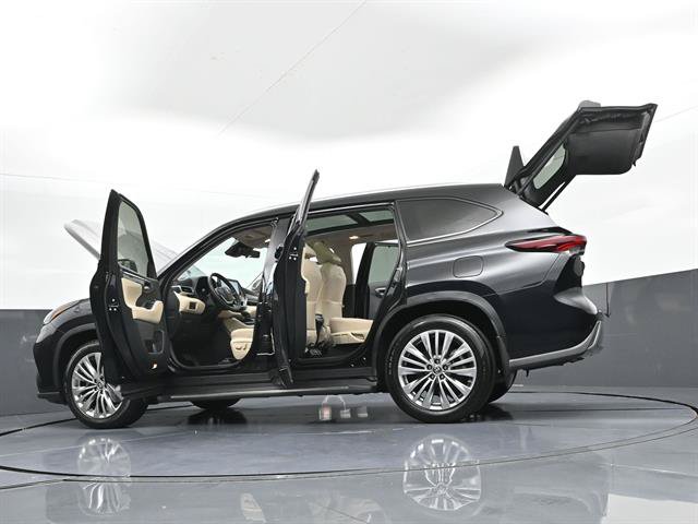 Used 2024 Toyota Highlander Platinum FWD image 50